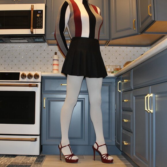 Round Neck Multi-Colored Sweater Medium - Picture 4 of 12